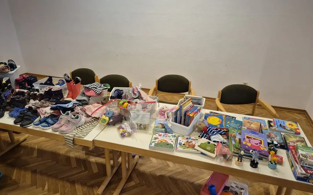 Tausch-Café im großen Saal des Dorfgemeinschaftshauses